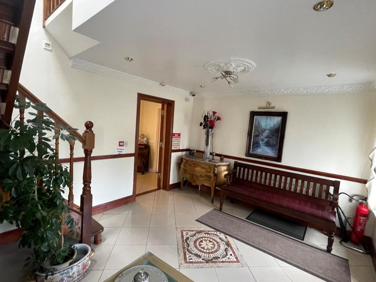 Goldendawn Guest House Citywest Εξωτερικό φωτογραφία
